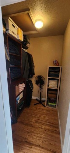 1506 Walter Place, Didsbury, AB - Indoor Photo Showing Other Room