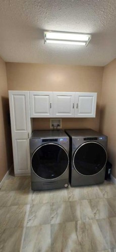 1506 Walter Place, Didsbury, AB - Indoor Photo Showing Laundry Room