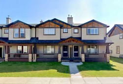 18 Panatella Park NW Calgary, AB T3K 6K4