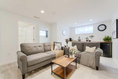 271 River Heights Crescent, Cochrane, AB - Indoor Photo Showing Living Room