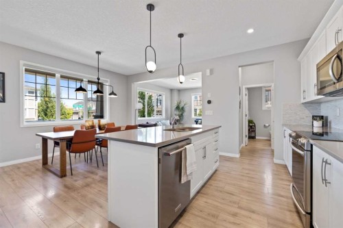 19 Yorkville Gate Sw, Calgary, AB - Indoor Photo Showing Kitchen With Double Sink With Upgraded Kitchen