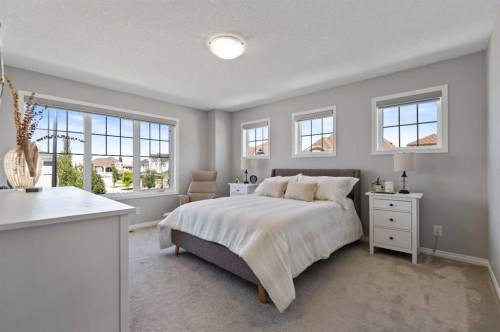 19 Yorkville Gate Sw, Calgary, AB - Indoor Photo Showing Bedroom