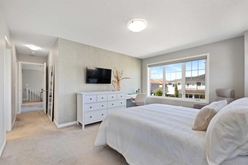 19 Yorkville Gate Sw, Calgary, AB - Indoor Photo Showing Bedroom