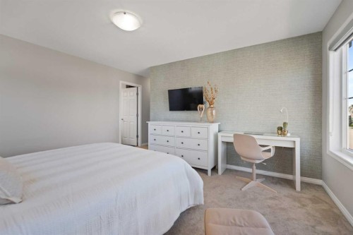 19 Yorkville Gate Sw, Calgary, AB - Indoor Photo Showing Bedroom
