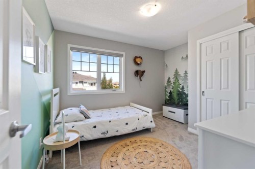 19 Yorkville Gate Sw, Calgary, AB - Indoor Photo Showing Bedroom