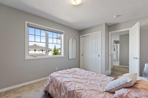 19 Yorkville Gate Sw, Calgary, AB - Indoor Photo Showing Bedroom
