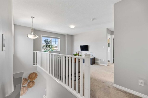 19 Yorkville Gate Sw, Calgary, AB - Indoor Photo Showing Other Room