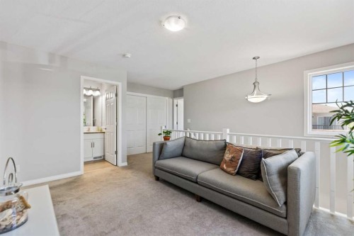 19 Yorkville Gate Sw, Calgary, AB - Indoor Photo Showing Living Room