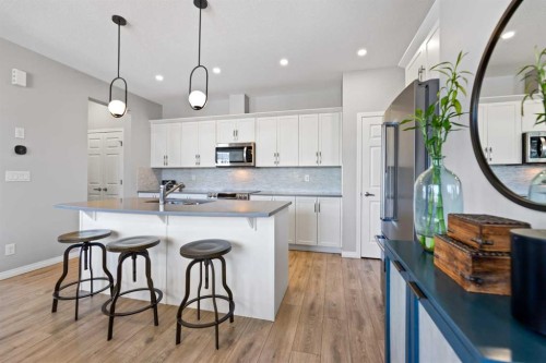 19 Yorkville Gate Sw, Calgary, AB - Indoor Photo Showing Kitchen With Upgraded Kitchen