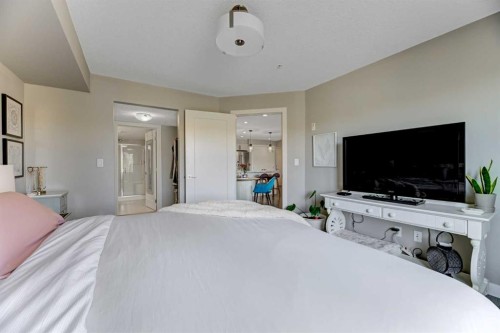 210-5029 Edgemont Boulevard Nw, Edmonton, AB - Indoor Photo Showing Bedroom