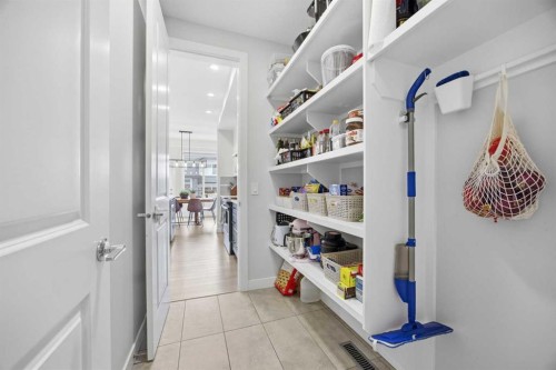 520 Kingsmere Way Se, Airdrie, AB - Indoor