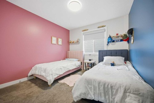 520 Kingsmere Way Se, Airdrie, AB - Indoor Photo Showing Bedroom