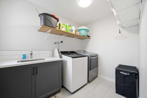 520 Kingsmere Way Se, Airdrie, AB - Indoor Photo Showing Laundry Room