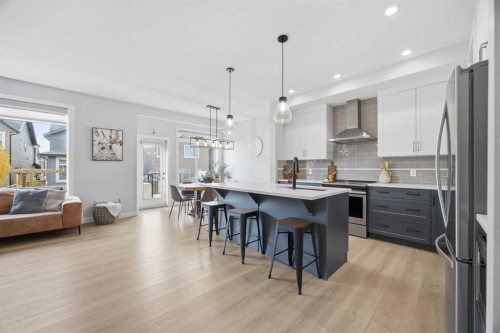 520 Kingsmere Way Se, Airdrie, AB - Indoor Photo Showing Kitchen With Upgraded Kitchen