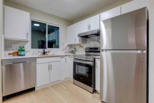 4-7166 18 Street Se, Calgary, AB - Indoor Photo Showing Kitchen With Stainless Steel Kitchen