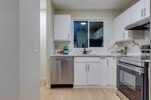 4-7166 18 Street Se, Calgary, AB - Indoor Photo Showing Kitchen