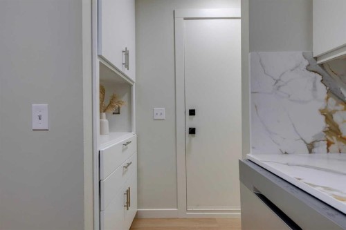 4-7166 18 Street Se, Calgary, AB - Indoor