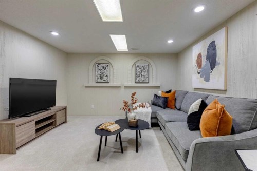 4-7166 18 Street Se, Calgary, AB - Indoor