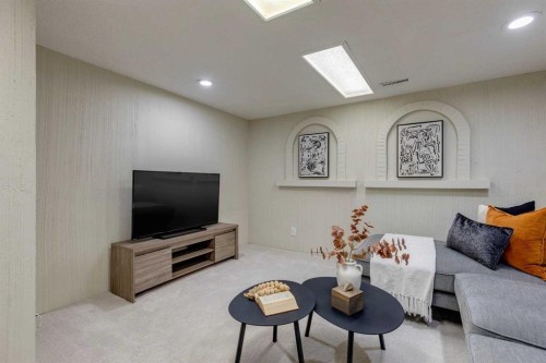 4-7166 18 Street Se, Calgary, AB - Indoor