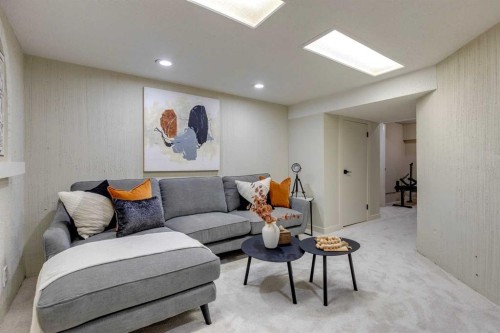 4-7166 18 Street Se, Calgary, AB - Indoor