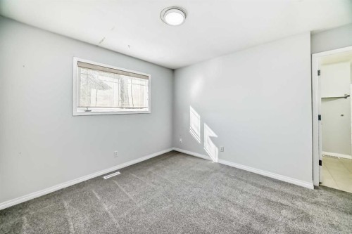 92 Simcoe Place Sw, Calgary, AB - Indoor Photo Showing Other Room