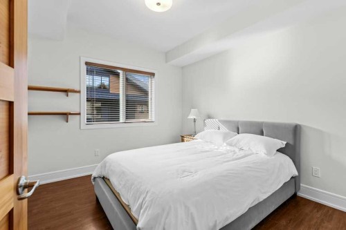 329-808 Spring Creek Drive, Canmore, AB - Indoor Photo Showing Bedroom