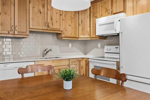 329-808 Spring Creek Drive, Canmore, AB - Indoor Photo Showing Kitchen