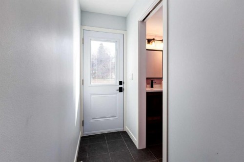 17 Sunvale Crescent Se, Calgary, AB - Indoor Photo Showing Other Room