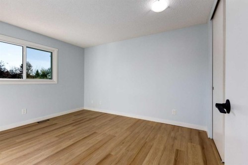 17 Sunvale Crescent Se, Calgary, AB - Indoor Photo Showing Other Room