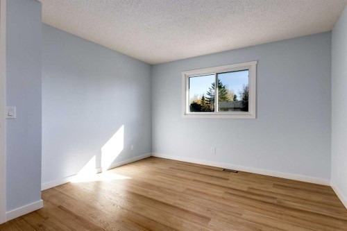 17 Sunvale Crescent Se, Calgary, AB - Indoor Photo Showing Other Room