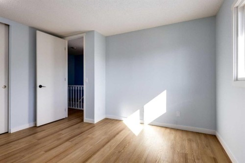 17 Sunvale Crescent Se, Calgary, AB - Indoor Photo Showing Other Room