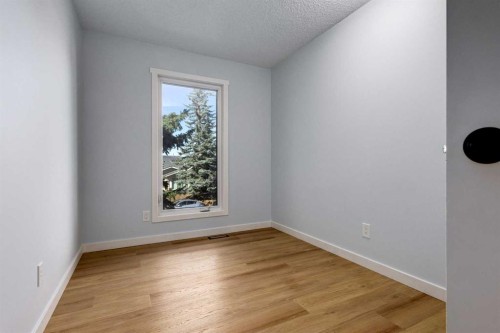 17 Sunvale Crescent Se, Calgary, AB - Indoor Photo Showing Other Room