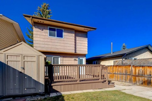 17 Sunvale Crescent Se, Calgary, AB - Outdoor With Exterior