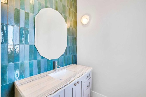 435 Patterson Boulevard Sw, Calgary, AB - Indoor Photo Showing Bathroom