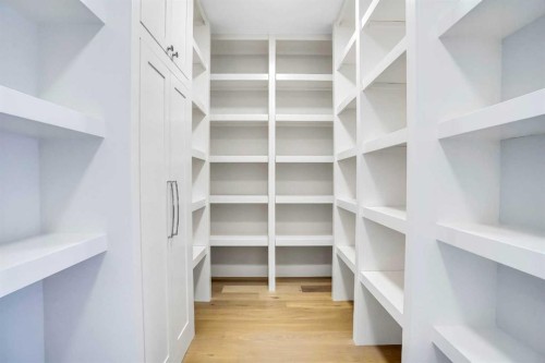 435 Patterson Boulevard Sw, Calgary, AB - Indoor With Storage