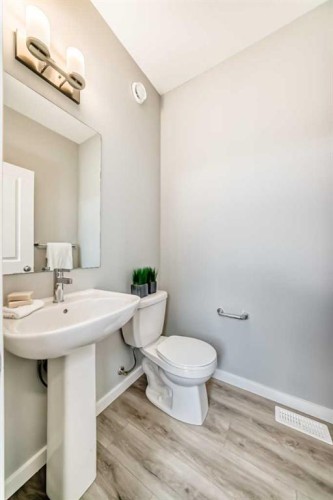 64 Bartlett Way Se, Calgary, AB - Indoor Photo Showing Bathroom