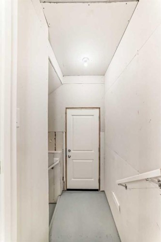 64 Bartlett Way Se, Calgary, AB - Indoor
