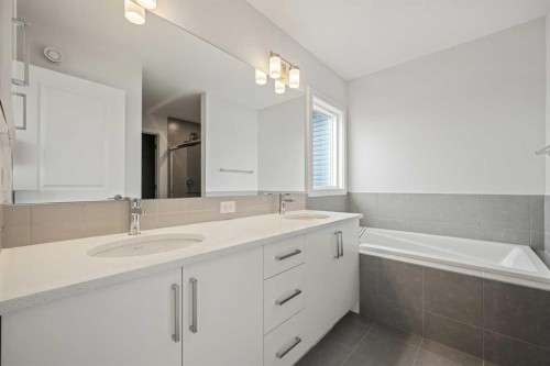 72 Amblefield Grove Nw, Calgary, AB - Indoor Photo Showing Bathroom