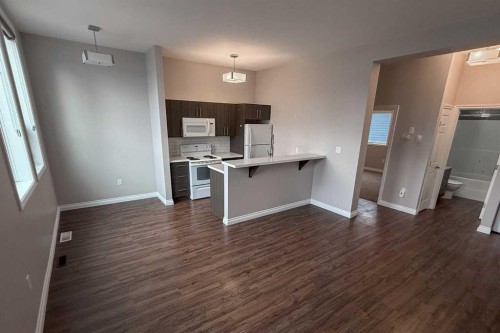 333 2 Street East, Drumheller, AB - Indoor Photo Showing Kitchen