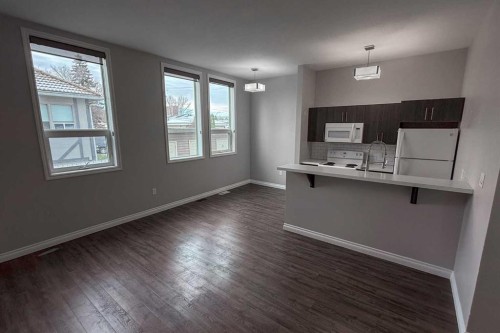 333 2 Street East, Drumheller, AB - Indoor Photo Showing Kitchen
