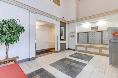 433-22 Richard Place Sw, Calgary, AB - Indoor Photo Showing Other Room