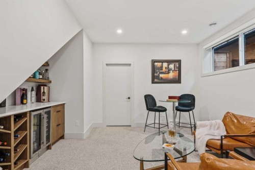 514 19 Street Nw, Calgary, AB - Indoor Photo Showing Other Room