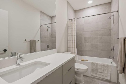 514 19 Street Nw, Calgary, AB - Indoor Photo Showing Bathroom