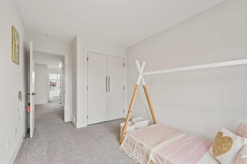 514 19 Street Nw, Calgary, AB - Indoor Photo Showing Bedroom