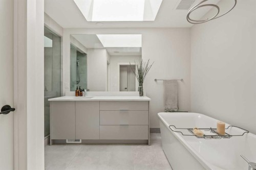 514 19 Street Nw, Calgary, AB - Indoor Photo Showing Bathroom