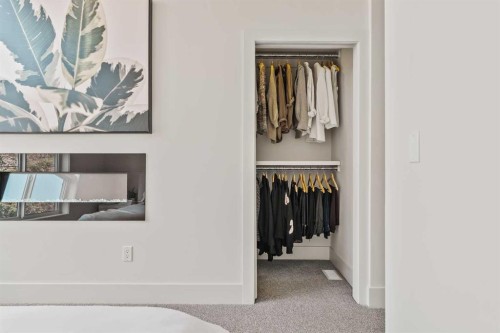 514 19 Street Nw, Calgary, AB - Indoor Photo Showing Other Room