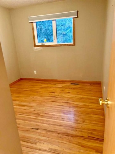 7711 Bowcliffe Crescent Nw, Calgary, AB - Indoor Photo Showing Other Room