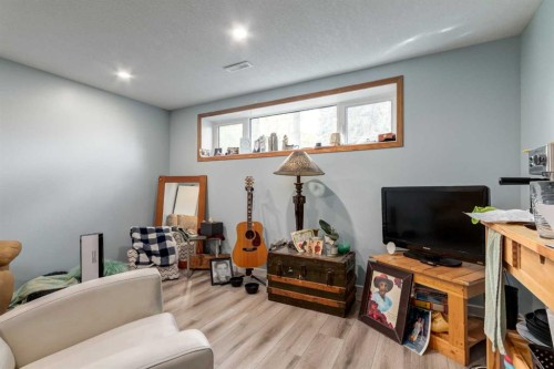 7711 Bowcliffe Crescent Nw, Calgary, AB - Indoor