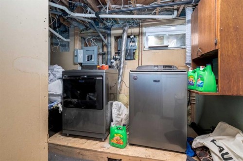 7711 Bowcliffe Crescent Nw, Calgary, AB - Indoor Photo Showing Other Room