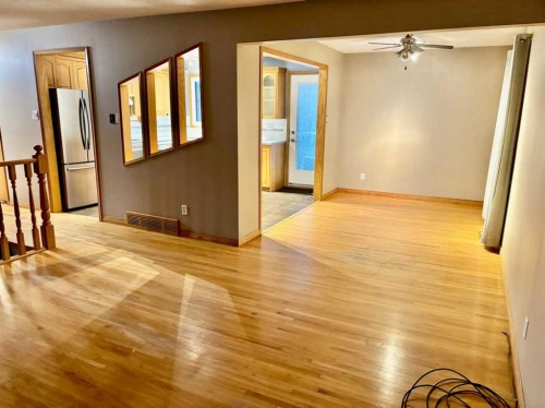 7711 Bowcliffe Crescent Nw, Calgary, AB - Indoor Photo Showing Other Room